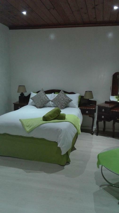 Guest Lodge On The Edge Stormsrivier Esterno foto